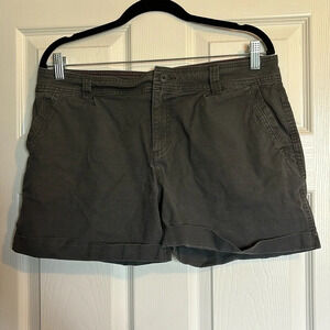 Eddie Bauer women’s gray 3” inseam cuffed shorts size 10